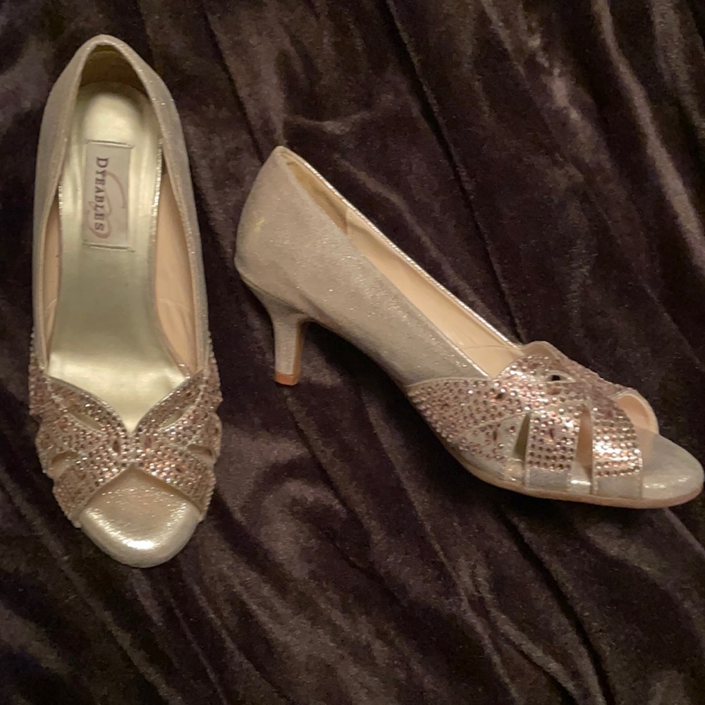 Dyeables Tracy Champagne Shimmer 8.5 EE